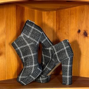 Jessica Simpson Maysie Platform plaid Bootie size 9.5!!!